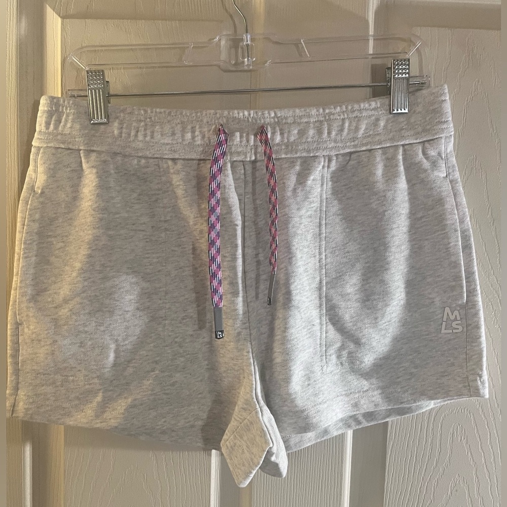 Magnlens flower gray large shorts